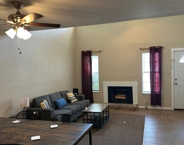 921 Bruce Way - Photo Thumbnail 2