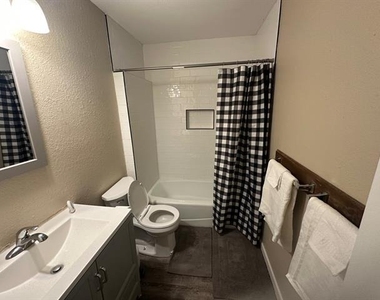 921 Bruce Way - Photo Thumbnail 11