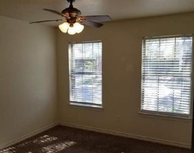 1618 Bois D Arc Street - Photo Thumbnail 8