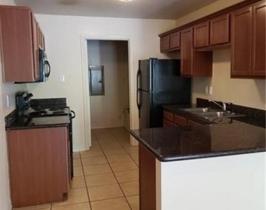 1618 Bois D Arc Street - Photo Thumbnail 7