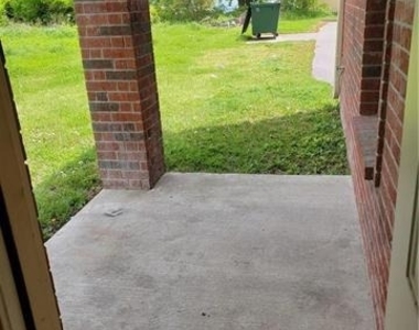 1618 Bois D Arc Street - Photo Thumbnail 5