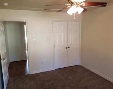 1618 Bois D Arc Street - Photo Thumbnail 9
