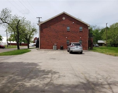 1618 Bois D Arc Street - Photo Thumbnail 2