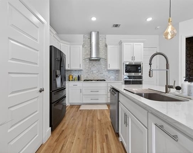 4933 Broadway Drive - Photo Thumbnail 9
