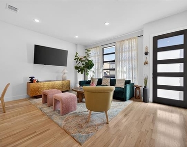 4933 Broadway Drive - Photo Thumbnail 5