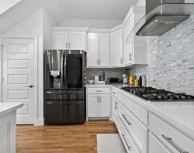 4933 Broadway Drive - Photo Thumbnail 7