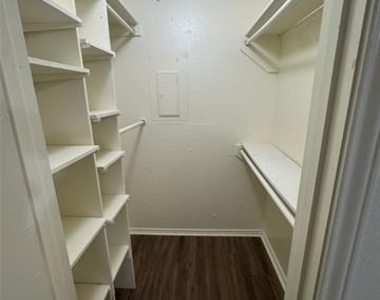 5604 Fireside Drive - Photo Thumbnail 24