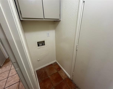 5604 Fireside Drive - Photo Thumbnail 12
