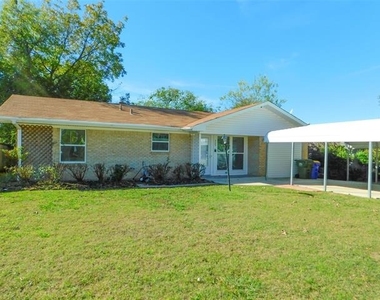 325 W Jones Street - Photo Thumbnail 2