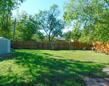 325 W Jones Street - Photo Thumbnail 26