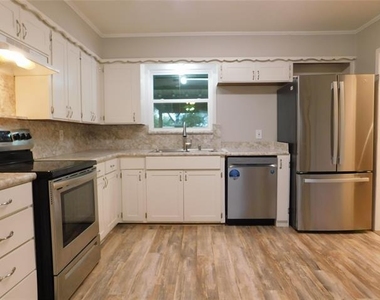 325 W Jones Street - Photo Thumbnail 11