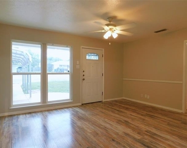 325 W Jones Street - Photo Thumbnail 6
