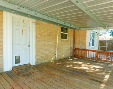 325 W Jones Street - Photo Thumbnail 23