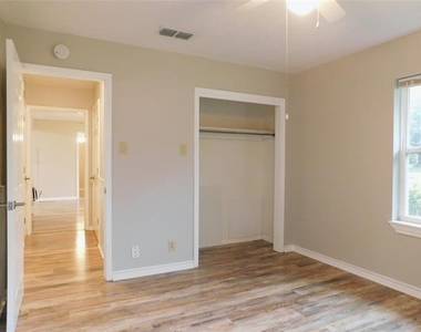 325 W Jones Street - Photo Thumbnail 13