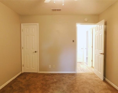 325 W Jones Street - Photo Thumbnail 17