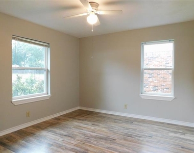 325 W Jones Street - Photo Thumbnail 14