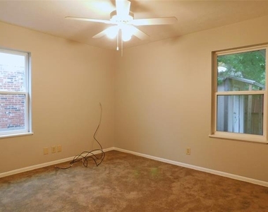 325 W Jones Street - Photo Thumbnail 16