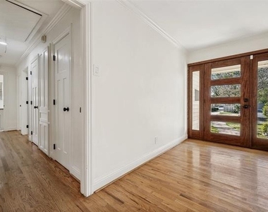 4321 Northview Lane - Photo Thumbnail 2
