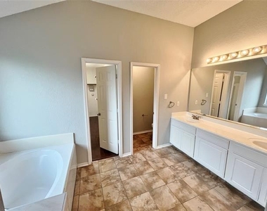 1222 Harvard Lane - Photo Thumbnail 13