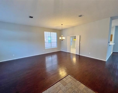 1222 Harvard Lane - Photo Thumbnail 2