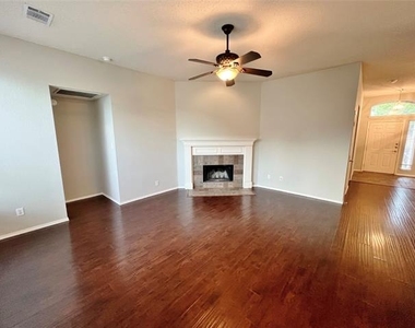 1222 Harvard Lane - Photo Thumbnail 3