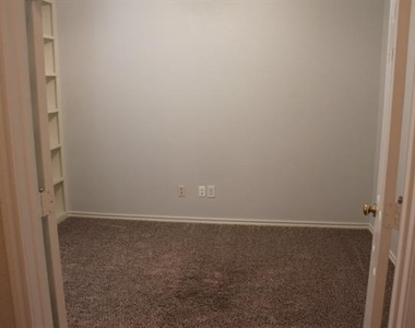 4829 Bull Run Drive - Photo Thumbnail 5