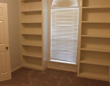 4829 Bull Run Drive - Photo Thumbnail 3