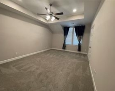 5823 Orion Place - Photo Thumbnail 11