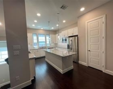 5823 Orion Place - Photo Thumbnail 7