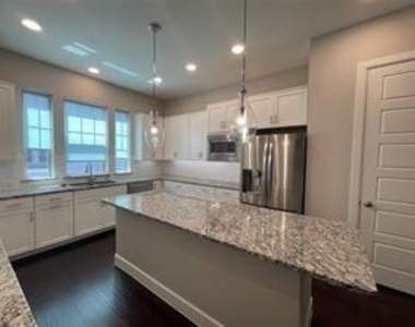 5823 Orion Place - Photo Thumbnail 8