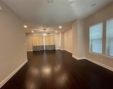 5823 Orion Place - Photo Thumbnail 10