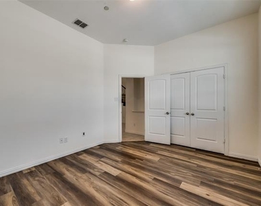 1930 Loma Alta Drive - Photo Thumbnail 13