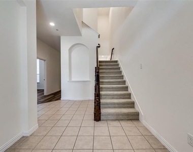 1930 Loma Alta Drive - Photo Thumbnail 3