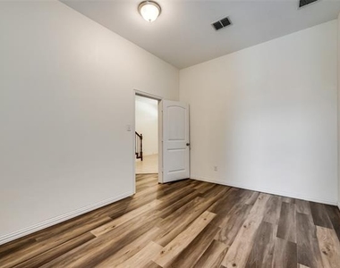 1930 Loma Alta Drive - Photo Thumbnail 16