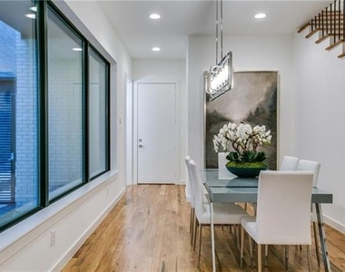 5425 Melrose Avenue - Photo Thumbnail 6