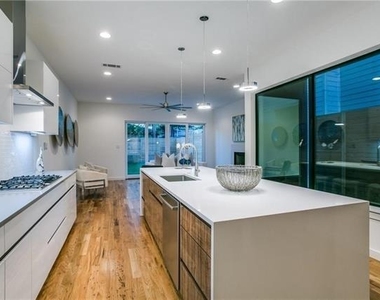 5425 Melrose Avenue - Photo Thumbnail 13