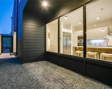 5425 Melrose Avenue - Photo Thumbnail 34