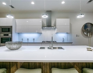 5425 Melrose Avenue - Photo Thumbnail 20