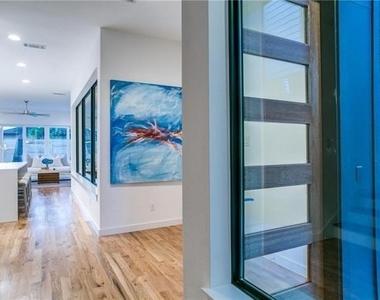 5425 Melrose Avenue - Photo Thumbnail 11
