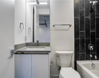 5425 Melrose Avenue - Photo Thumbnail 24