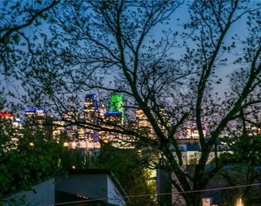 5425 Melrose Avenue - Photo Thumbnail 2