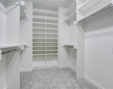 5425 Melrose Avenue - Photo Thumbnail 25