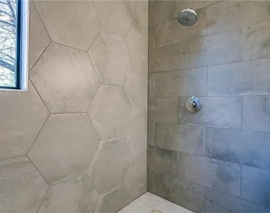 5425 Melrose Avenue - Photo Thumbnail 28