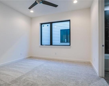 5425 Melrose Avenue - Photo Thumbnail 23