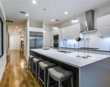 5425 Melrose Avenue - Photo Thumbnail 14