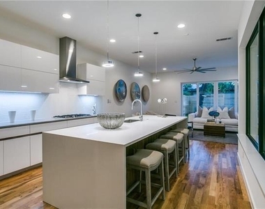 5425 Melrose Avenue - Photo Thumbnail 12