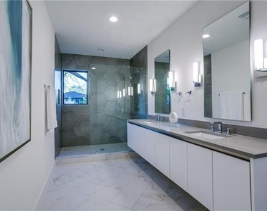 5425 Melrose Avenue - Photo Thumbnail 26