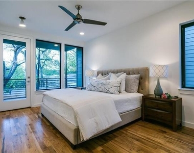 5425 Melrose Avenue - Photo Thumbnail 32