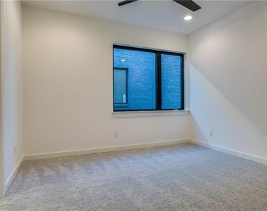 5425 Melrose Avenue - Photo Thumbnail 21