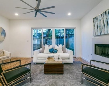 5425 Melrose Avenue - Photo Thumbnail 16